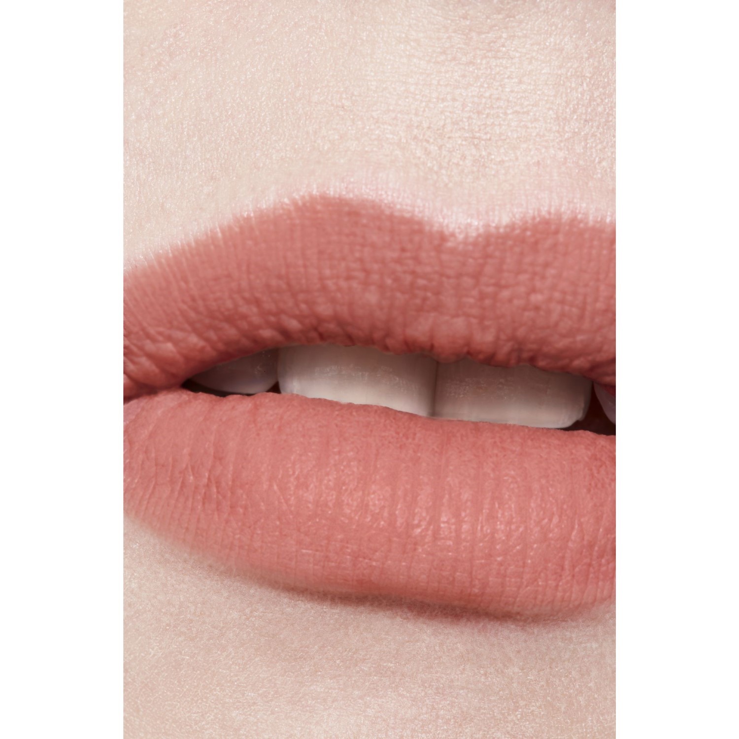 LA BARRA DE LABIOS LÍQUIDA MATE INTENSA DE LARGA DURACIÓN